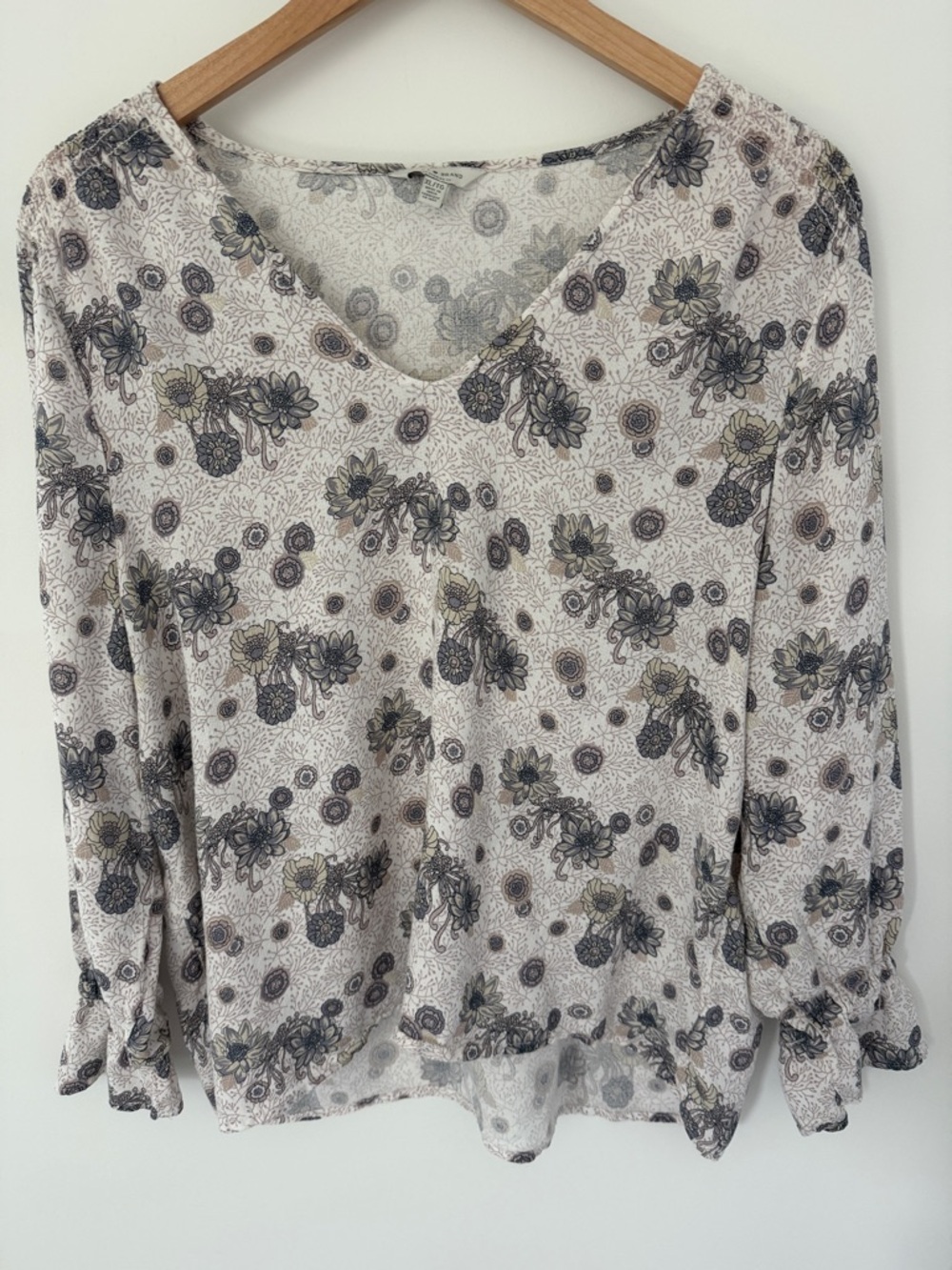Lucky Brand Cream Floral V-Neck Long Sleeve Top with Gray & Blue Accents Size XL